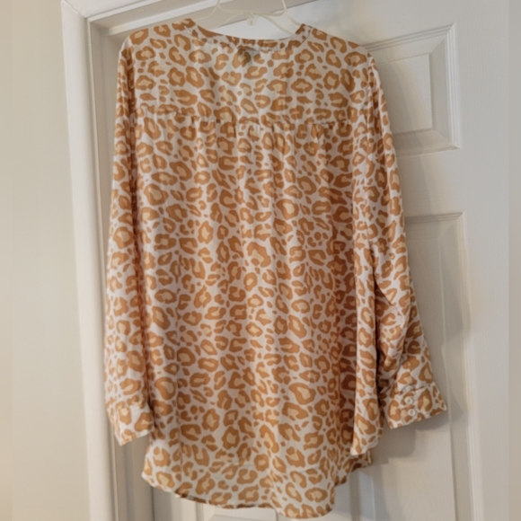 Torrid White Leopard Georgette Top - Picture 4 of 4